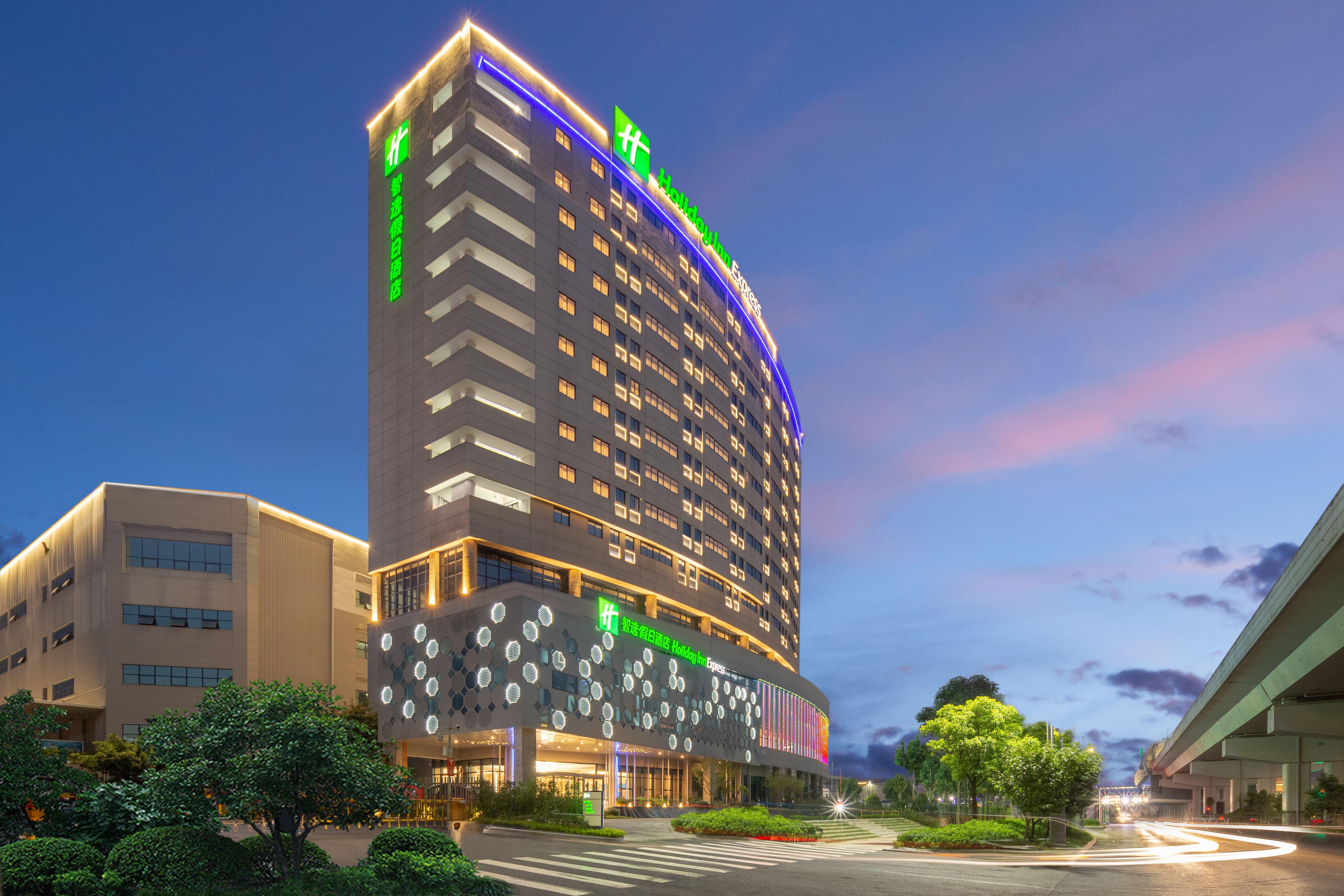 Holiday Inn Express Chongqing Airport Zone By Ihg Екстериор снимка